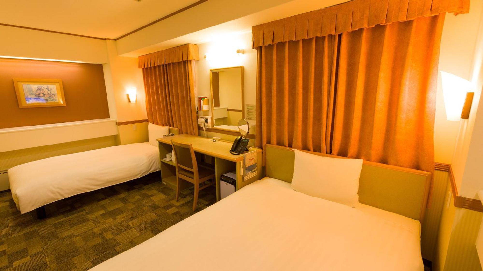 Toyoko Inn Higashi-Hiroshima Saijo Ekimae Pokoj fotografie