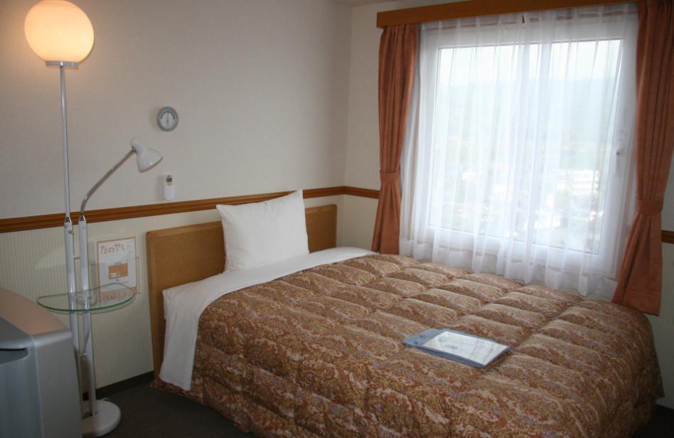 Toyoko Inn Higashi-Hiroshima Saijo Ekimae Pokoj fotografie